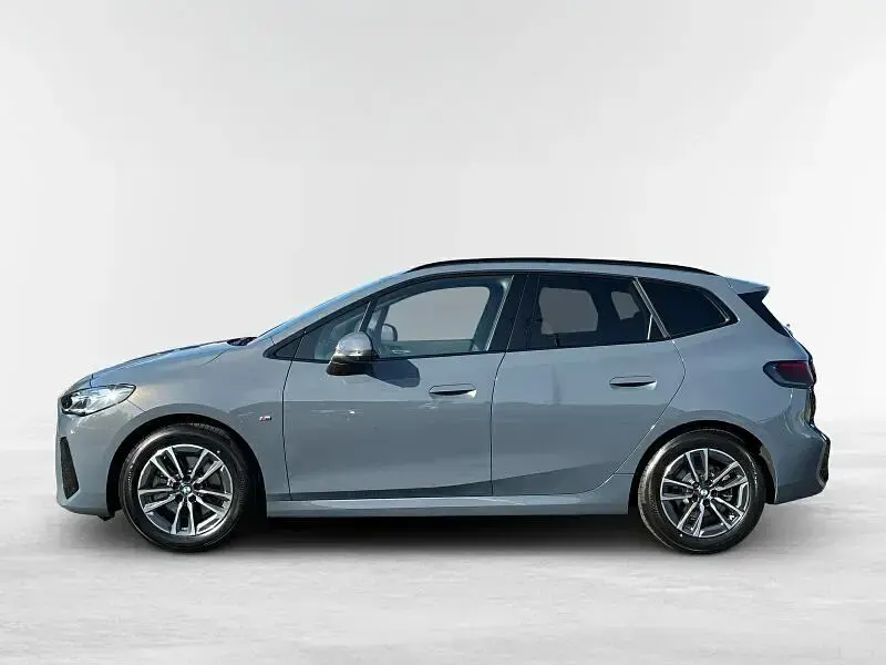 Gebraucht BMW 223 Active Tourer M Sport 204 PS (150 kW) 2025 Grau Van / Kleinbus