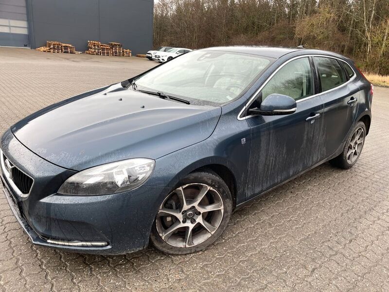 Blau Gebraucht 2016 Volvo V40 Ocean Race Kombi | 6.600 € (Guter Preis) - Bild 1/4