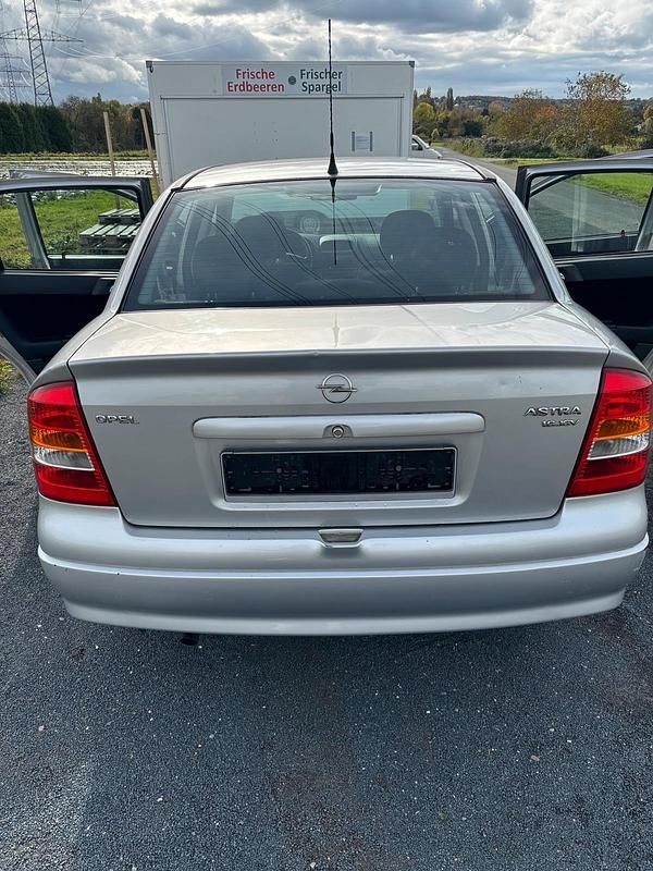Silber Gebraucht 2001 Opel Astra Limousine | 699 € (Superpreis) - Bild 1/4