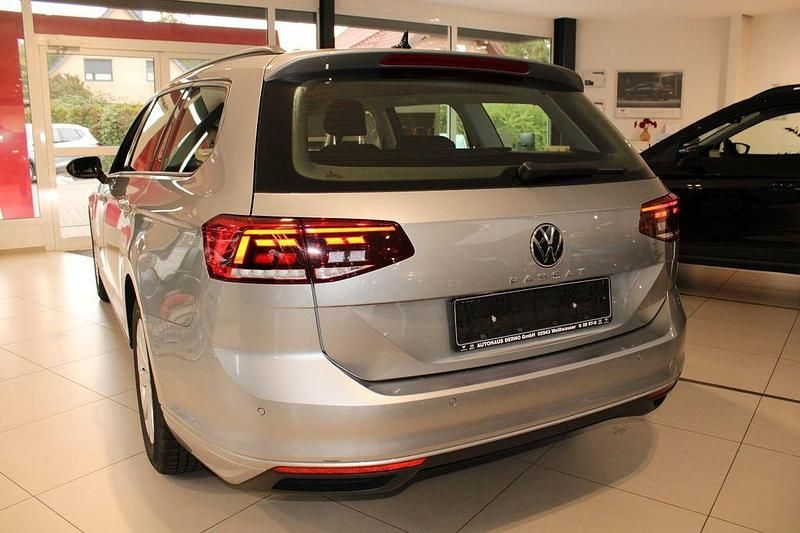 Gebraucht VW Passat 150 PS (110 kW) 2023 Silber Kombi