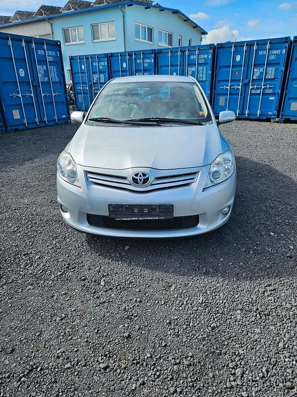 Gebraucht Toyota Auris 99 PS (72 kW) 2010 Silber Kleinwagen