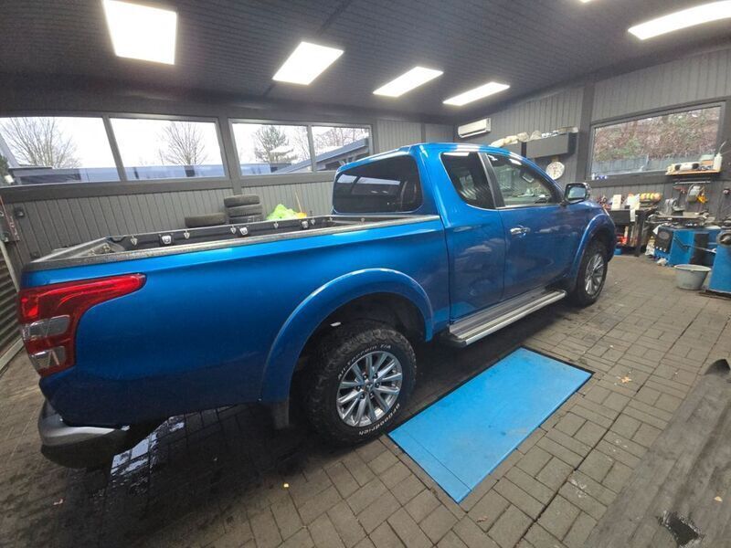 Gebraucht Mitsubishi L200 Plus 181 PS (133 kW) 2016 Blau Abholung