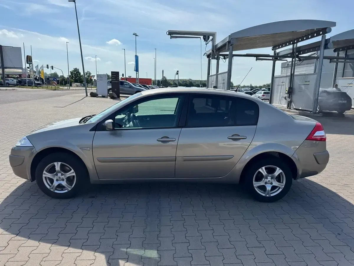 Gebraucht Renault Mégane II 105 PS (77 kW) 2008 Gold Limousine