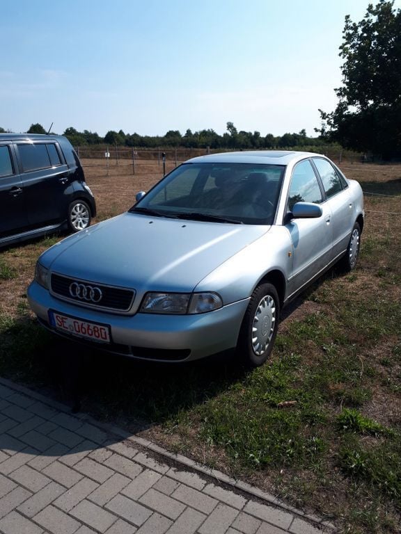 Silber Gebraucht 1997 Audi A4 Limousine | 666 € (Superpreis) - Bild 1/4