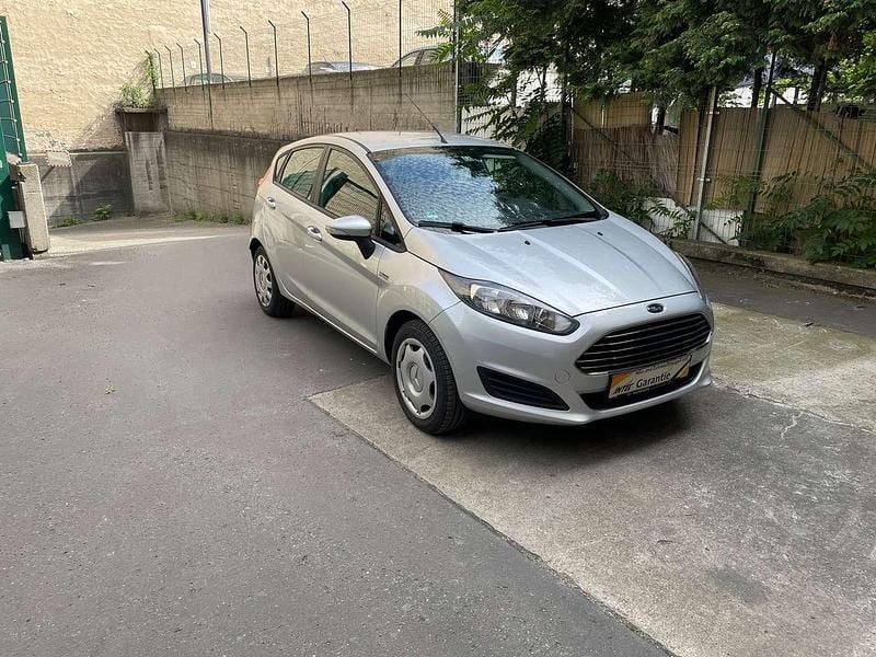 Silber Gebraucht 2013 Ford Fiesta Trend Kleinwagen | 4.200 € (Superpreis) - Bild 1/4