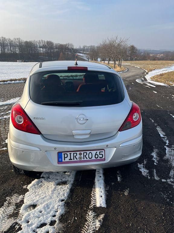 Gebraucht Opel Corsa Edition 87 PS (63 kW) 2010 Silber Kleinwagen