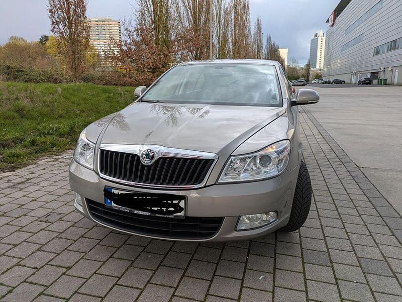 Gebraucht Skoda Octavia Ambiente 122 PS (89 kW) 2010 Silber Limousine