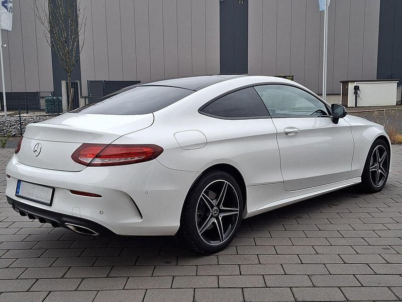 Gebraucht Mercedes C180 AMG line 156 PS (114 kW) 2016 Weiß Coupé