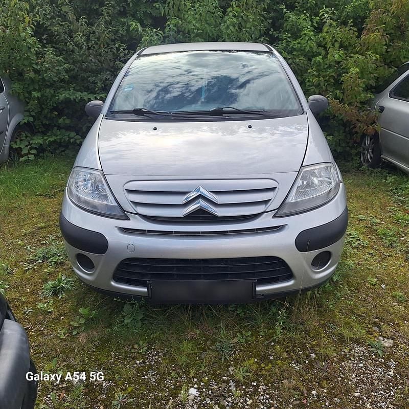 Silber Gebraucht 2005 Citroën C3 Kleinwagen | 400 € - Bild 1/4