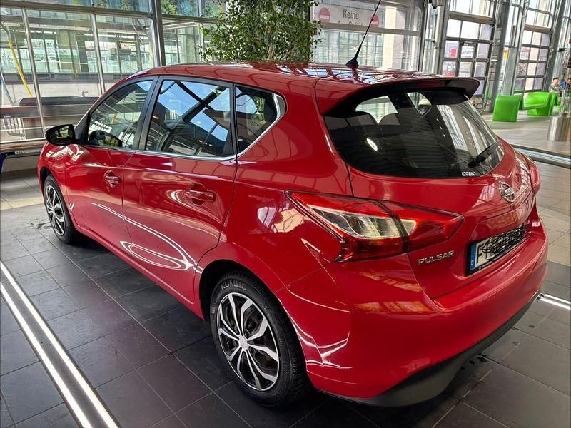 Gebraucht Nissan Pulsar Acenta 116 PS (85 kW) 2015 Rot Kleinwagen
