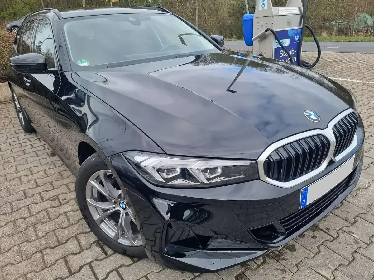 Gebraucht BMW 318 156 PS (114 kW) 2023 Schwarz Kombi