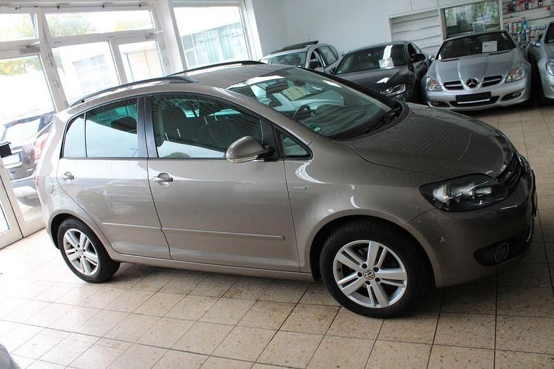 Gebraucht VW Golf Plus Life 122 PS (89 kW) 2013 Braun Van / Kleinbus