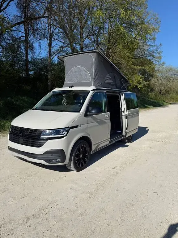 Gebraucht VW California Beach 150 PS (110 kW) 2024 Grau Van