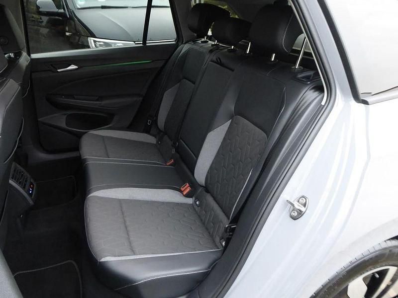 Gebraucht VW Golf VIII Goal 150 PS (110 kW) 2024 Mondsteingrau Kombi