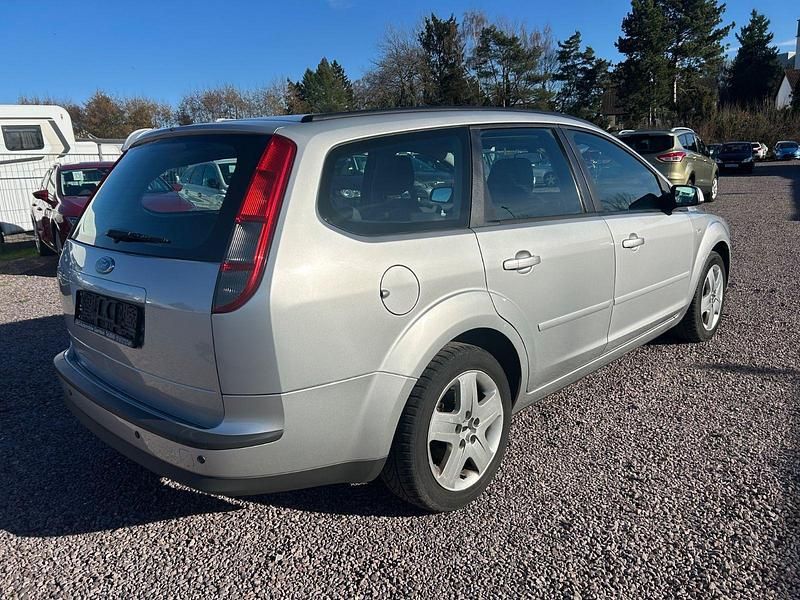 Gebraucht Ford Focus Style 101 PS (74 kW) 2007 Grau Kombi