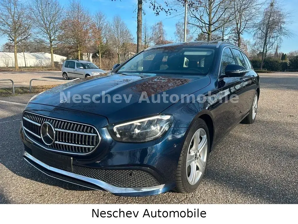 Gebraucht Mercedes E400 Avantgarde 330 PS (242 kW) 2020 Blau Limousine