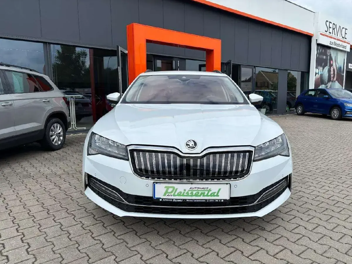 Gebraucht Skoda Superb 156 PS (114 kW) 2022 Other Kombi
