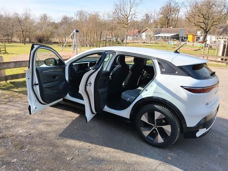 Gebraucht Renault Megane E-Tech Equilibre 96 kW (131 PS) 2022 Weiß Limousine