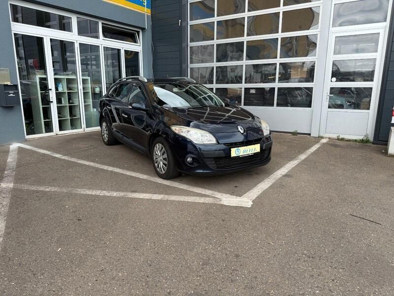 Blau Gebraucht 2011 Renault Mégane GrandTour Dynamique Kombi | 2.990 € (Etwas zu teuer) - Bild 1/4