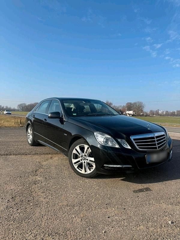 Gebraucht Mercedes E200 136 PS (100 kW) 2011 Schwarz Limousine