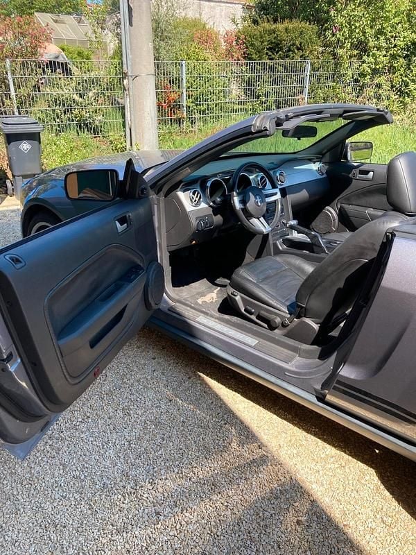 Second-hand Ford Mustang 212 CP (155 kW) 2006 Gri Cabrio