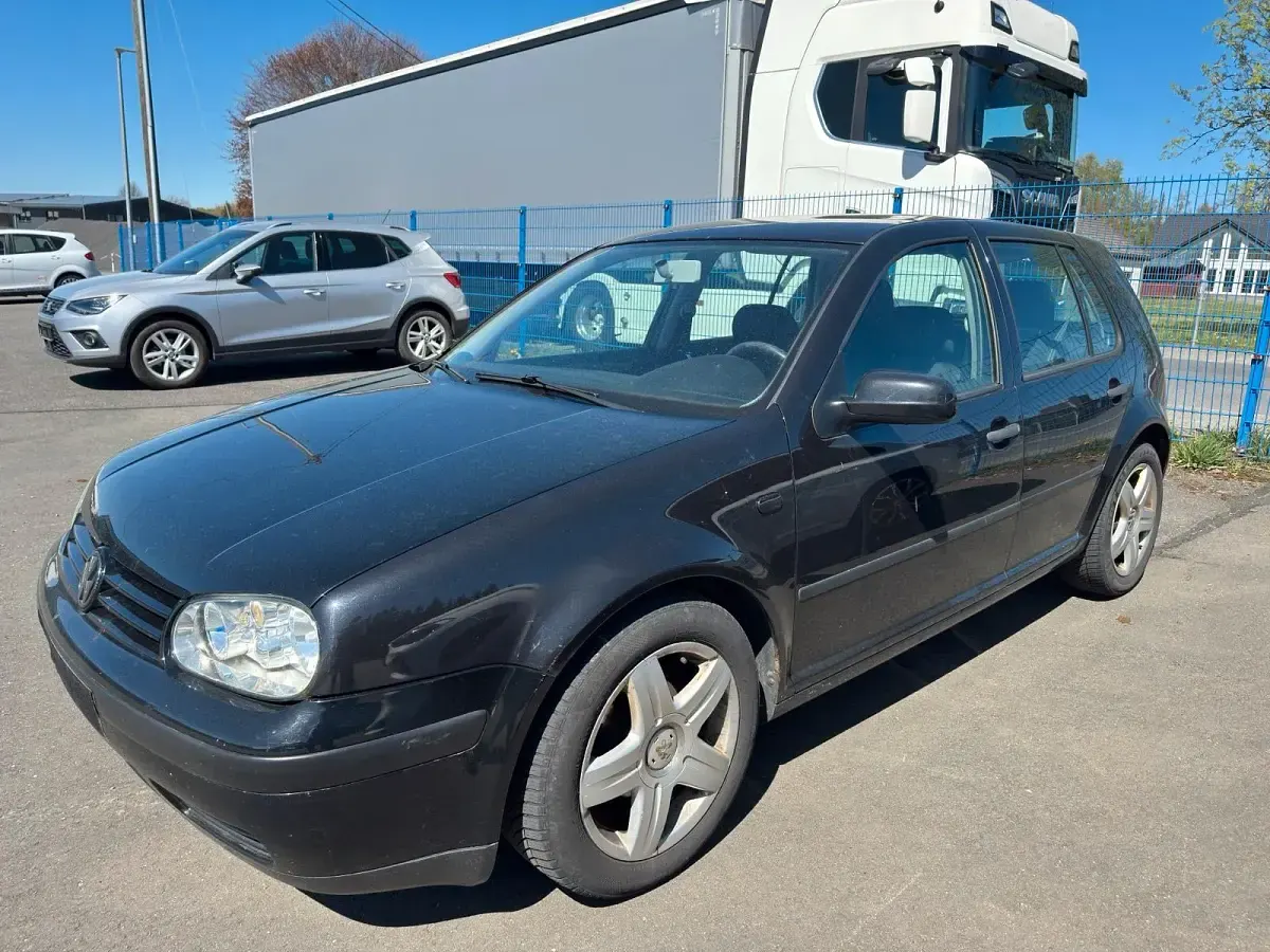 Gebraucht VW Golf IV 75 PS (55 kW) 2003 Schwarz Kleinwagen