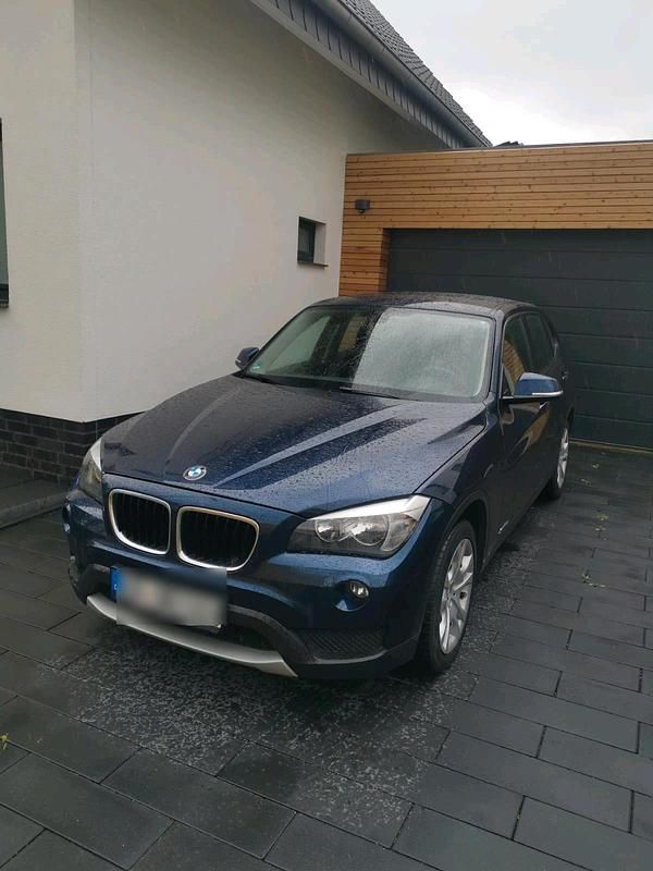 Blau Gebraucht 2012 BMW X1 SUV | 5.999 € (Guter Preis) - Bild 1/4