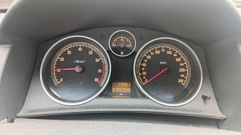 Gebraucht Opel Astra 105 PS (77 kW) 2007 Schwarz Kombi