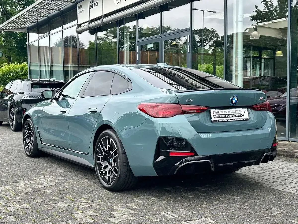 Gebraucht BMW i4 M Sport 442 kW (601 PS) 2025 Cape york grün Limousine