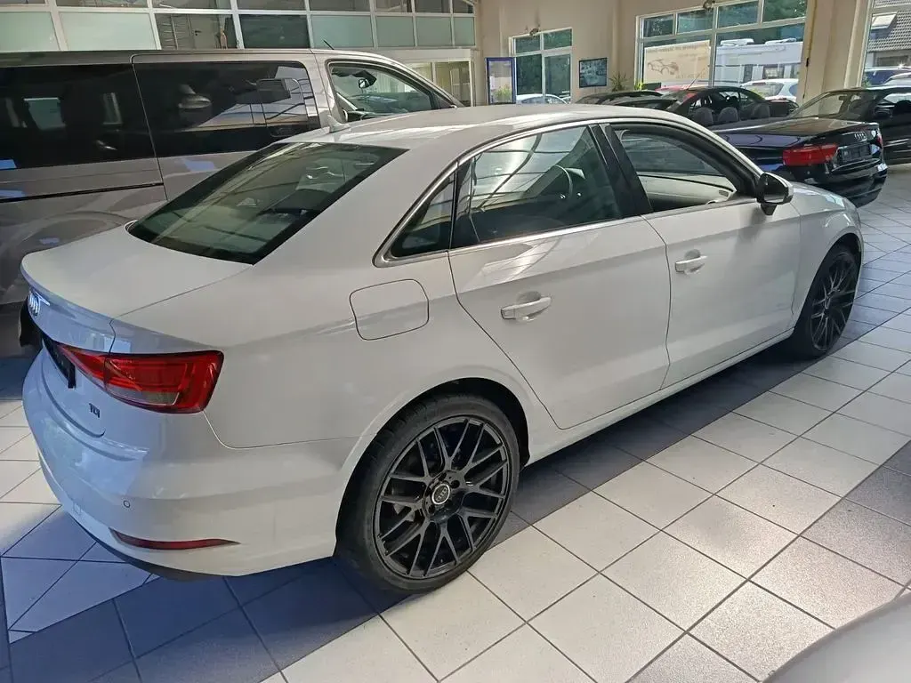 Gebraucht Audi A3 Basis 116 PS (85 kW) 2018 Weiß Limousine