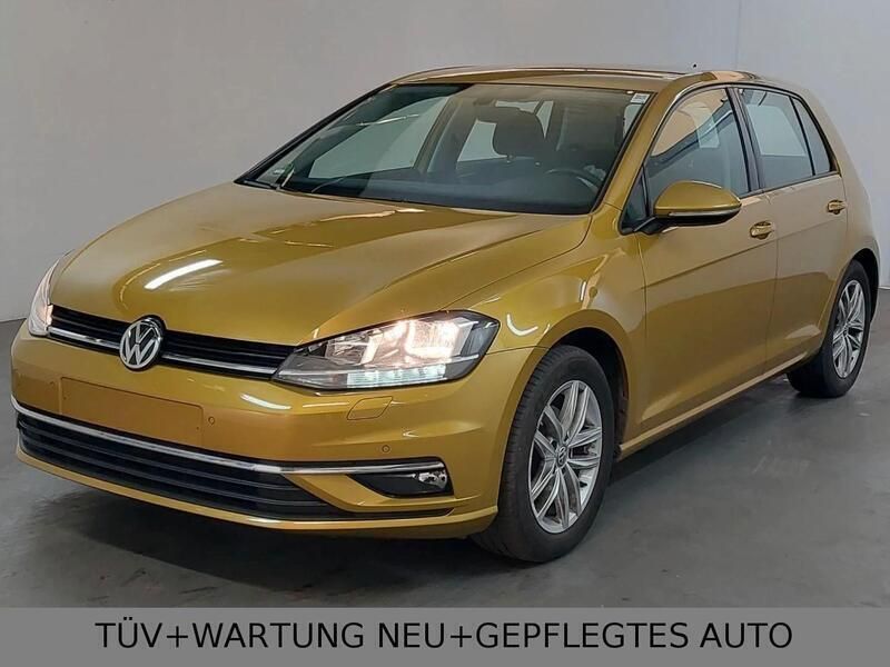 Gelb Gebraucht 2018 VW Golf VII Comfortline Limousine | 13.980 € (Guter Preis) - Bild 1/4