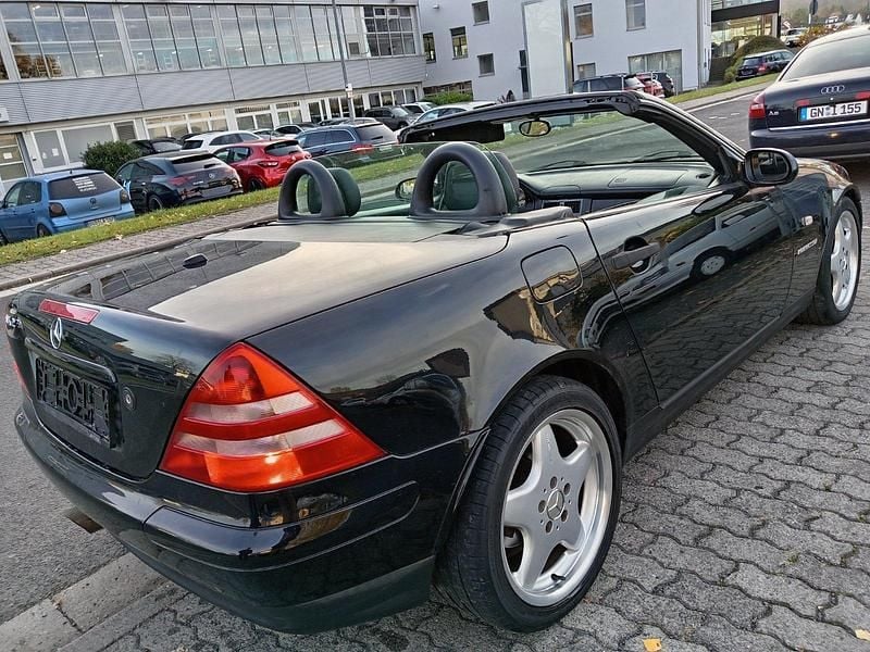 Gebraucht Mercedes SLK230 193 PS (141 kW) 2000 Schwarz Cabrio