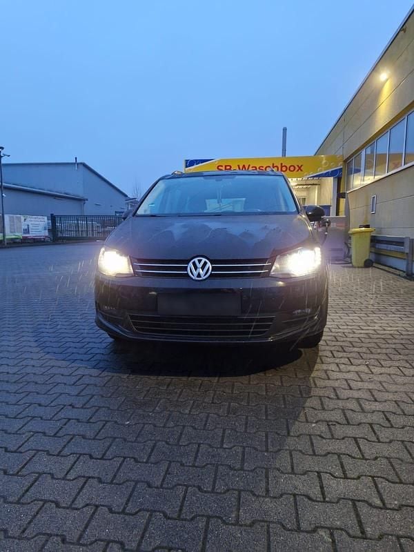Second-hand VW Sharan 140 CP (102 kW) 2010 Negru Monovolum