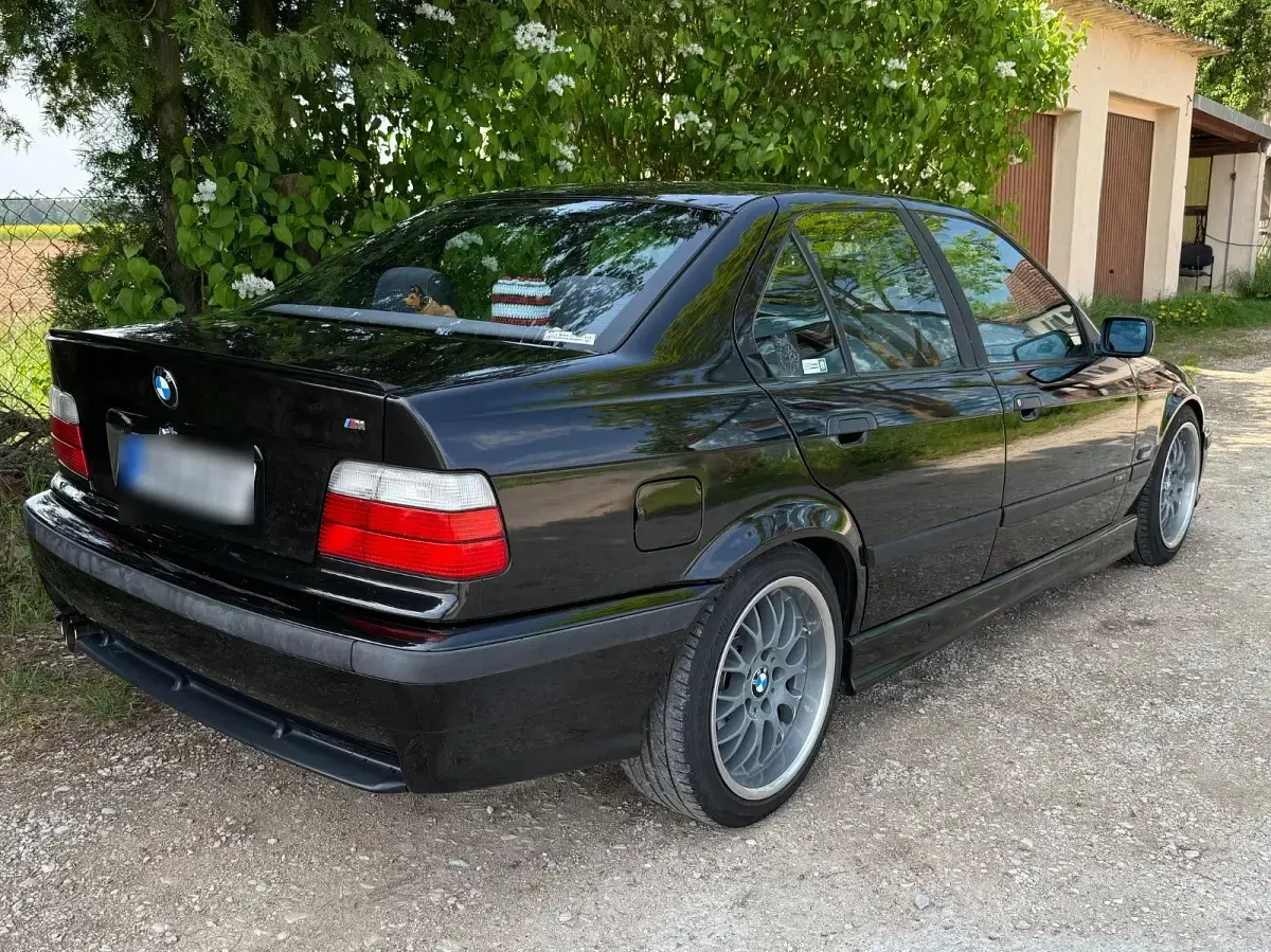 Gebraucht BMW 323 M Sport 170 PS (125 kW) 1995 Schwarz Limousine