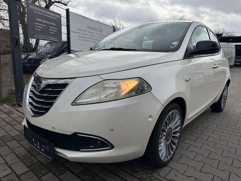 Gebraucht Lancia Ypsilon S 86 PS (63 kW) 2011 Weiß Kleinwagen