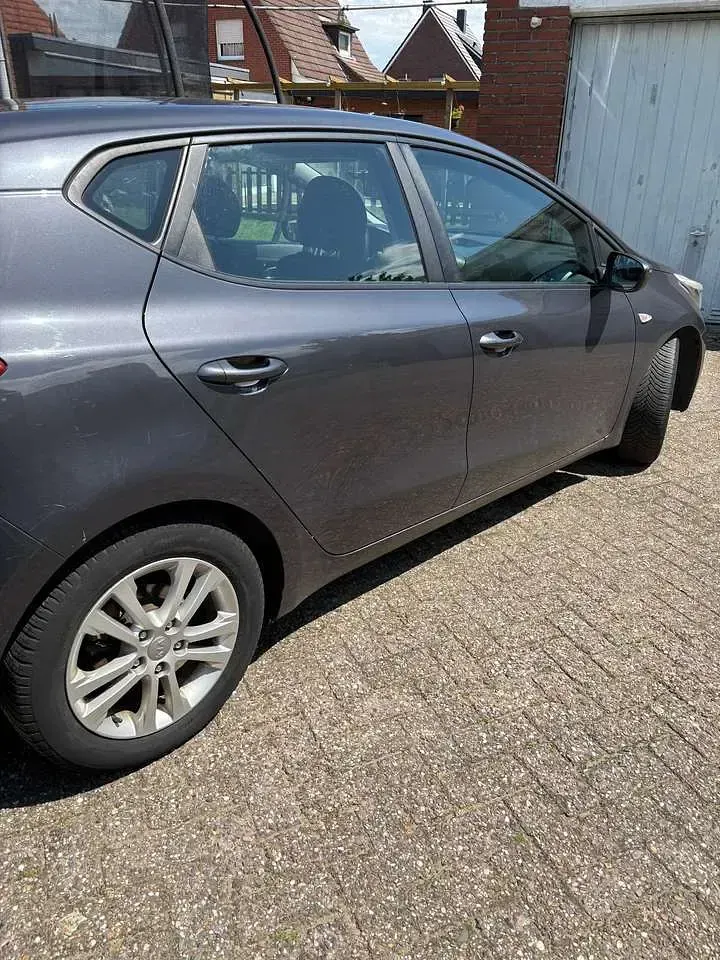 Gebraucht Kia Ceed Edition 7 135 PS (99 kW) 2012 Grau Kleinwagen