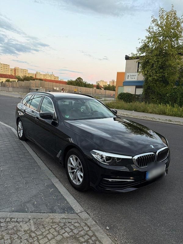 Schwarz Gebraucht 2019 BMW 520 Kombi | 20.900 € (Superpreis) - Bild 1/4