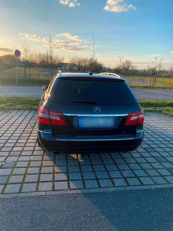 Gebraucht Mercedes E200 Avantgarde 184 PS (135 kW) 2010 Schwarz Kombi