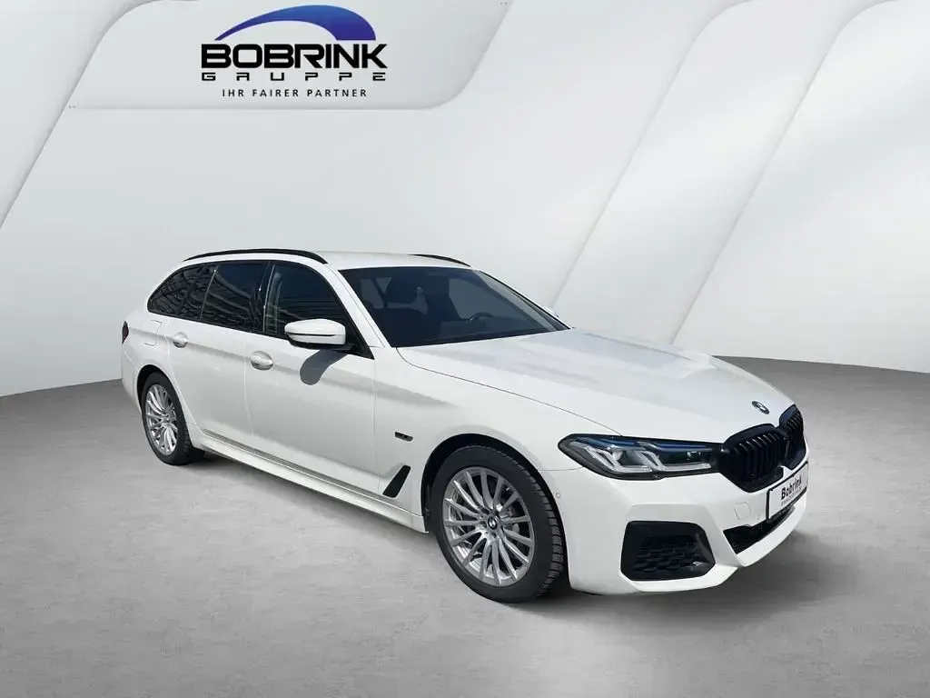 Gebraucht BMW 530e M Sport 292 PS (214 kW) 2022 Weiß Kombi