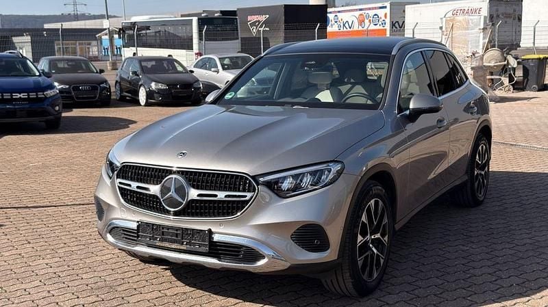 Gebraucht Mercedes GLC200 204 PS (150 kW) 2023 Grau SUV