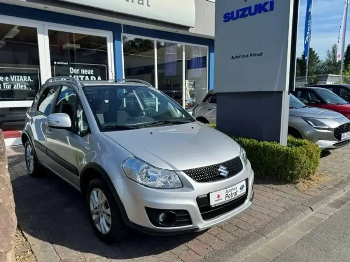 Gebraucht Suzuki SX4 Style 120 PS (88 kW) 2013 Silky silver SUV