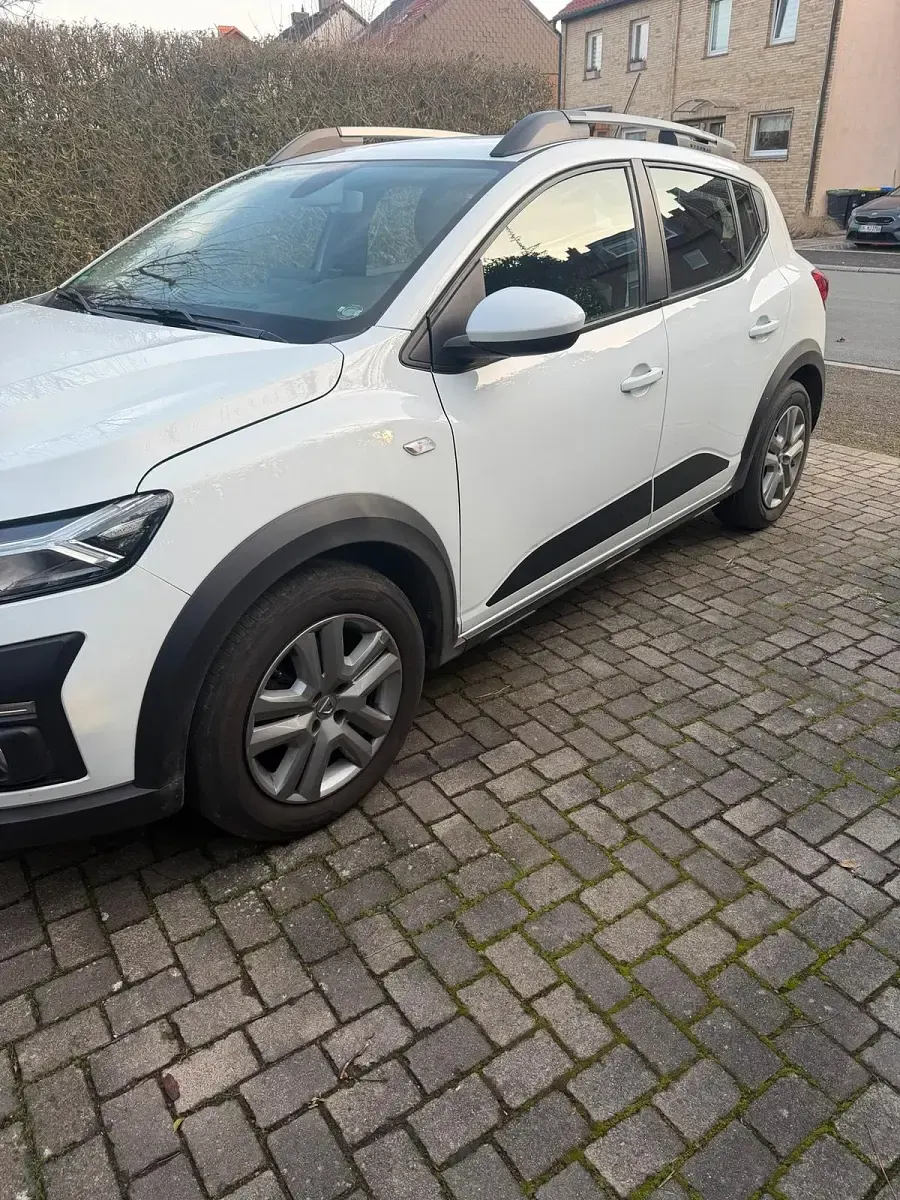 Gebraucht Dacia Sandero Stepway 106 PS (77 kW) 2022 Weiß Kleinwagen