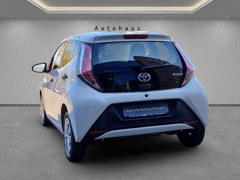 Gebraucht Toyota Aygo Business Edition 69 PS (50 kW) 2016 Weiß Kleinwagen