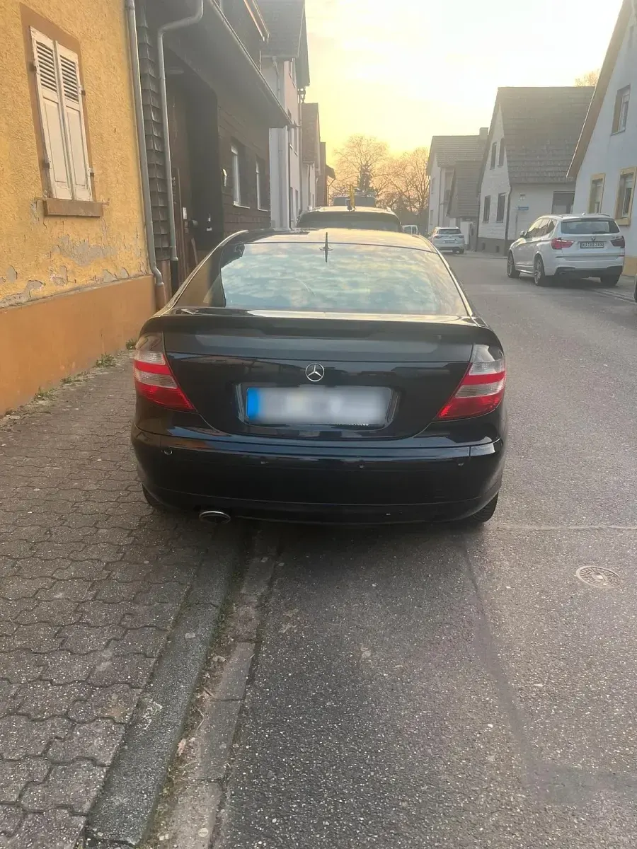 Gebraucht Mercedes C220 150 PS (110 kW) 2006 Schwarz Coupé