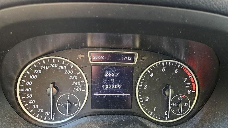 Gebraucht Mercedes B180 122 PS (89 kW) 2014 Weiß Van / Kleinbus