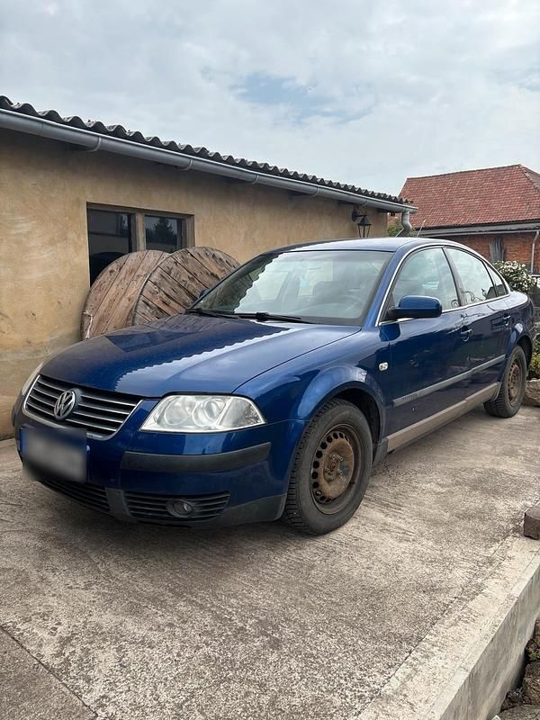 Blau Gebraucht 2001 VW Passat Limousine | 549 € (Superpreis) - Bild 1/4