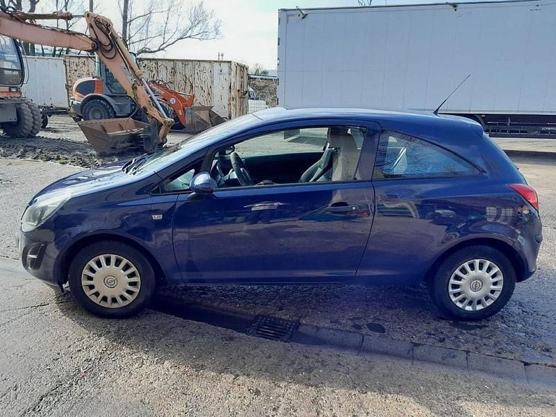 Gebraucht Opel Corsa Selection 86 PS (63 kW) 2014 Blau Kleinwagen