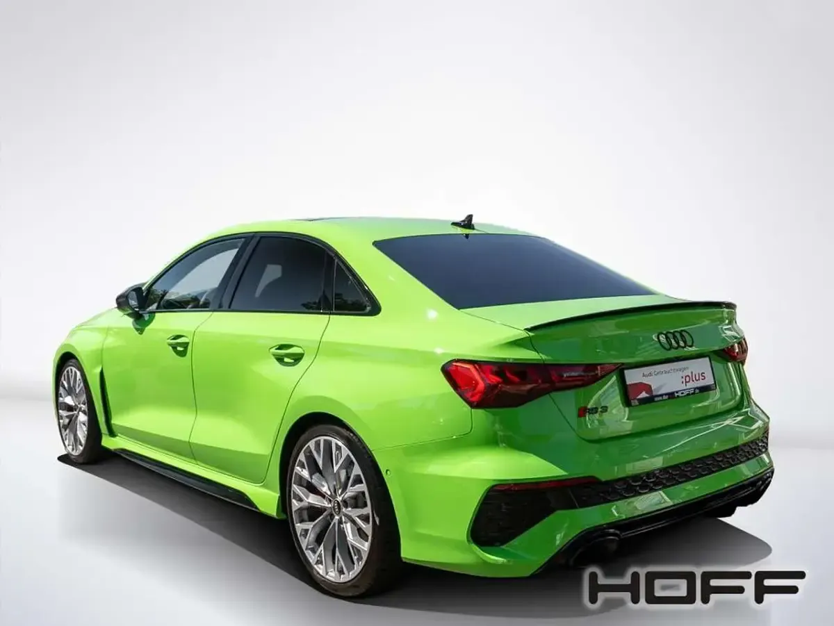 Gebraucht Audi RS3 Ambiente 400 PS (294 kW) 2024 Kyalamigrün Limousine