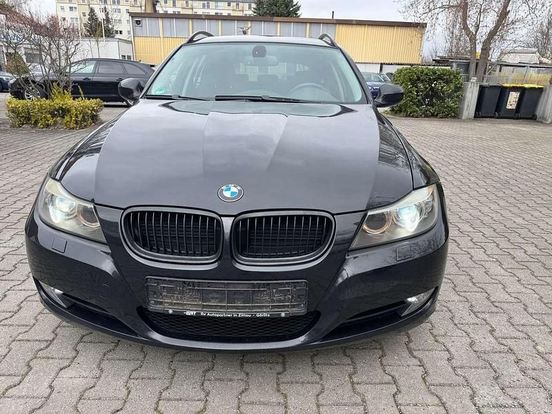 Gebraucht BMW 318 143 PS (105 kW) 2009 Schwarz Kombi