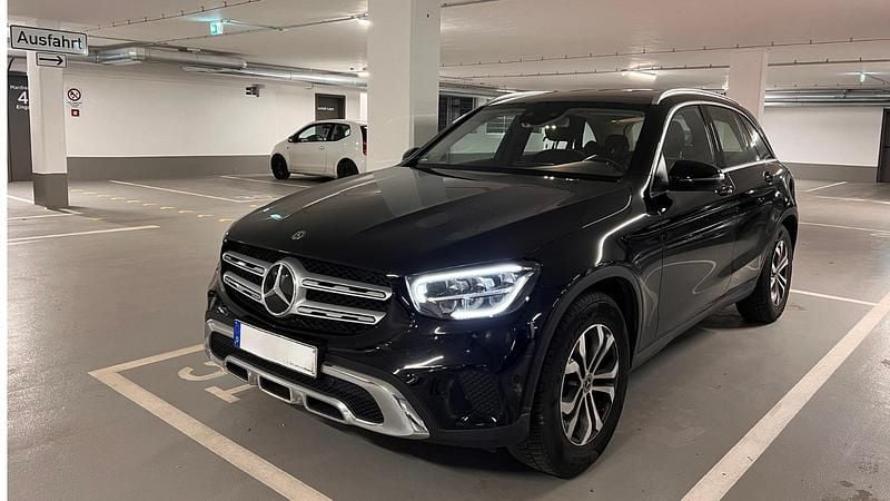 Schwarz Gebraucht 2020 Mercedes GLC200 SUV | 31.990 € (Guter Preis) - Bild 1/4